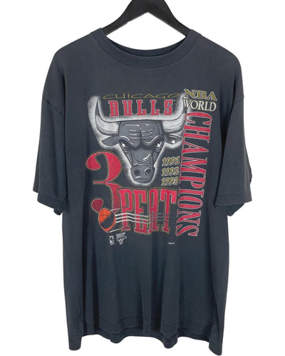 1993 CHICAGO BULLS THREE PEAT 'SS' TEE - LARGE